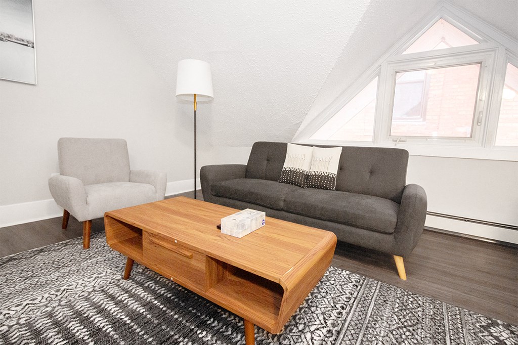 826 Wolseley House Rental Suites Apartments, 826 Wolseley Avenue